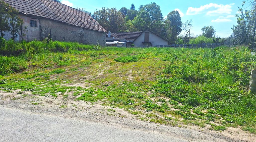 BAČKOVÍK - pozemok so stavebným povolením Pekná lokalita