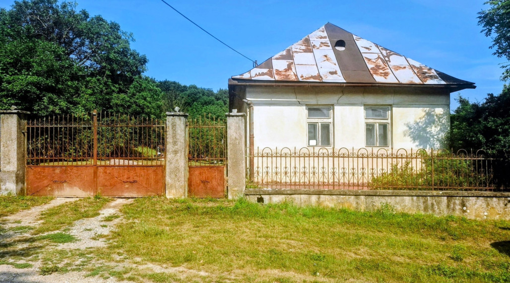 VYŠNÝ LÁNEC - starší RD, rovinatý pozemok Tichá lokalita