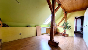ul. KOMENSKÉHO - tehlový podkrovný byt 106 m²  v blízkosti Centa mesta