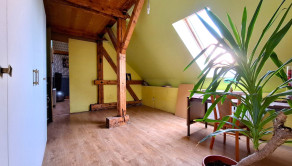 ul. KOMENSKÉHO - tehlový podkrovný byt 106 m²  v blízkosti Centa mesta
