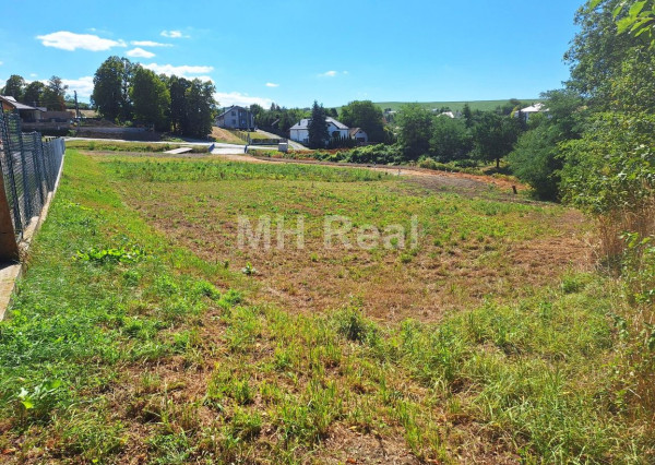 CHRASTNÉ - pozemok so stavebným povolením Tichá lokalita