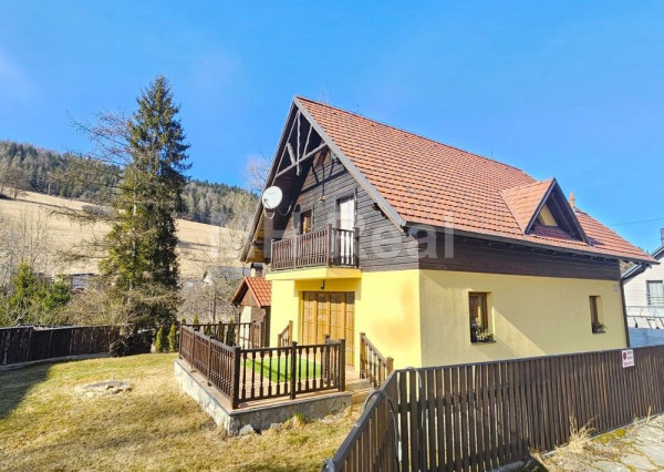 JEZERSKO vkusne zrekonštruovaná chalupa v lone prírody 