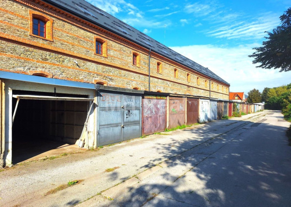 STROMOVÁ - Staré Mesto prenájom radová garáž 17 m2