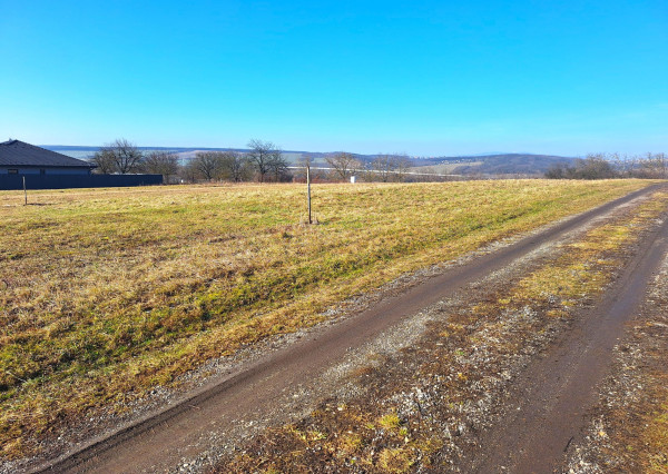 Predaný - BYSTER - Sady nad Torysou stavebný pozemok v novej časti obce 914 m2