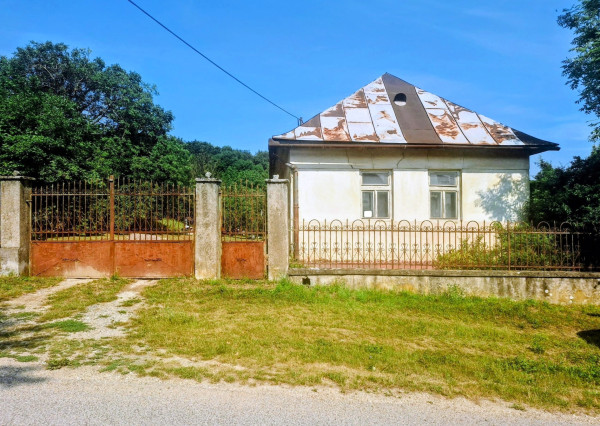 VYŠNÝ LÁNEC - starší RD, rovinatý pozemok Tichá lokalita