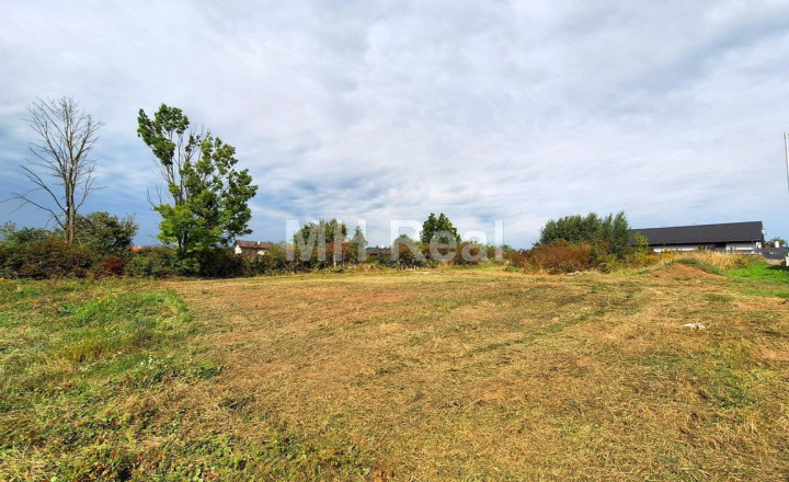 VAJKOVCE - pekný stavebný pozemok o výmere 898 m² - fotografia 1