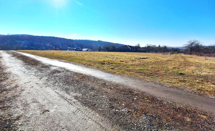 Predaný - BYSTER - Sady nad Torysou stavebný pozemok v novej časti obce 914 m2 - fotografia 3