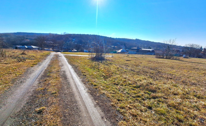 Predaný - BYSTER - Sady nad Torysou stavebný pozemok v novej časti obce 914 m2 - fotografia 4