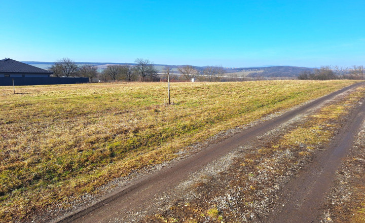 Predaný - BYSTER - Sady nad Torysou stavebný pozemok v novej časti obce 914 m2