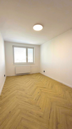 Predaný - JASUSCHOVA - síd. KVP NOVO ZREKONŠTRUOVANÝ byt Vyhľadávaná lokalita - fotografia 4