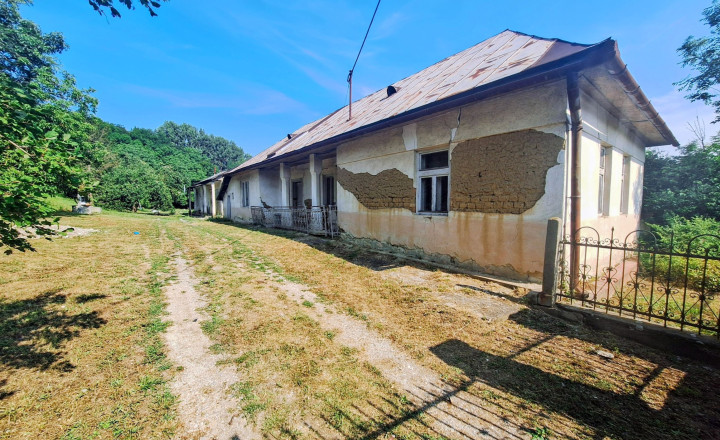 VYŠNÝ LÁNEC - starší RD, rovinatý pozemok Tichá lokalita - fotografia 1