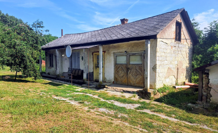 VYŠNÝ LÁNEC - starší RD, rovinatý pozemok Tichá lokalita - fotografia 3