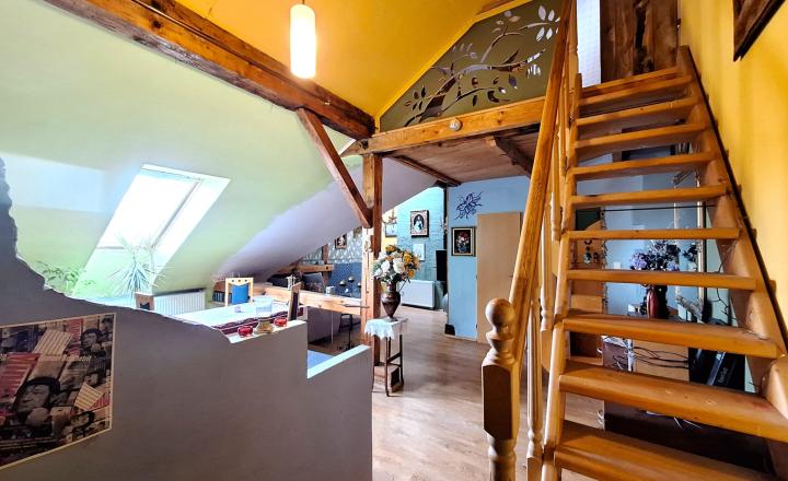 ul. KOMENSKÉHO - tehlový podkrovný byt 106 m²  v blízkosti Centa mesta - fotografia 5