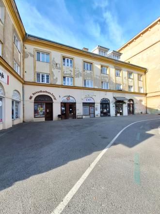 ul. KOMENSKÉHO - tehlový podkrovný byt 106 m²  v blízkosti Centa mesta - fotografia 18
