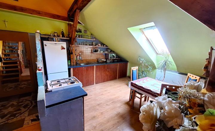 ul. KOMENSKÉHO - tehlový podkrovný byt 106 m²  v blízkosti Centa mesta - fotografia 4