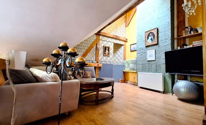 ul. KOMENSKÉHO - tehlový podkrovný byt 106 m²  v blízkosti Centa mesta - fotografia 1