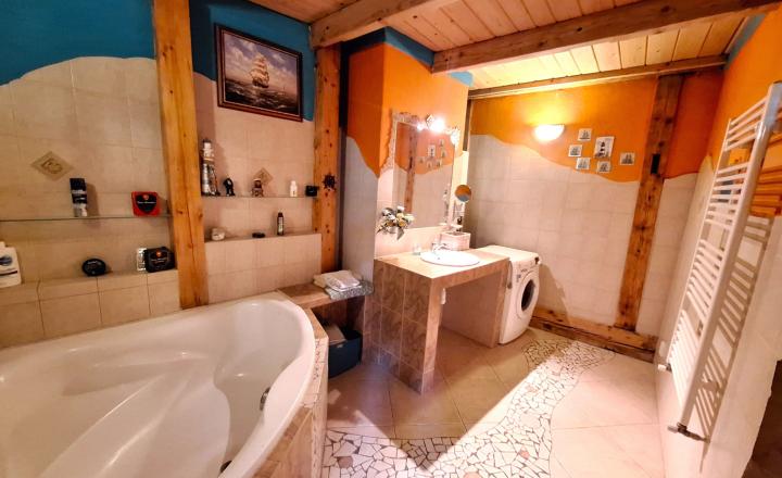 ul. KOMENSKÉHO - tehlový podkrovný byt 106 m²  v blízkosti Centa mesta - fotografia 14