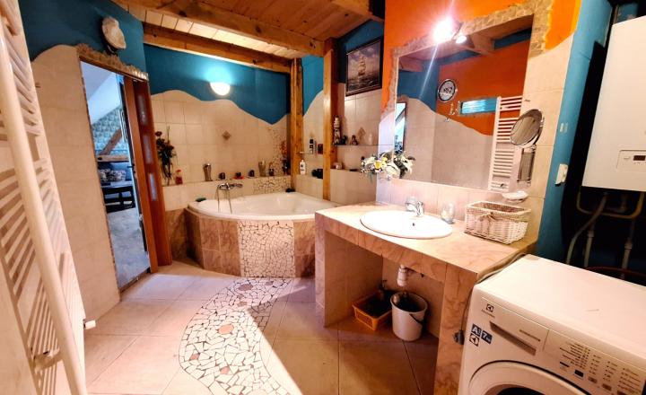 ul. KOMENSKÉHO - tehlový podkrovný byt 106 m²  v blízkosti Centa mesta - fotografia 15