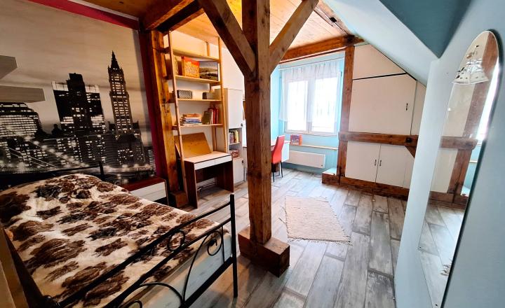ul. KOMENSKÉHO - tehlový podkrovný byt 106 m²  v blízkosti Centa mesta - fotografia 7