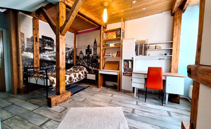ul. KOMENSKÉHO - tehlový podkrovný byt 106 m²  v blízkosti Centa mesta - fotografia 8