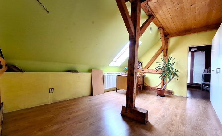 ul. KOMENSKÉHO - tehlový podkrovný byt 106 m²  v blízkosti Centa mesta - fotografia 11