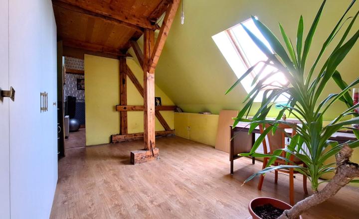 ul. KOMENSKÉHO - tehlový podkrovný byt 106 m²  v blízkosti Centa mesta - fotografia 9