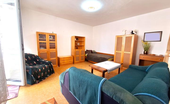 SOFIJSKÁ ul. - síd. Ťahanovce zachovalý 1 iz. byt 38 m² Vyhľadávaná lokalita - fotografia 1