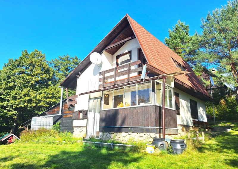 Rezervovaná - POPROČ - murovaná chata obkolesená prírodou
